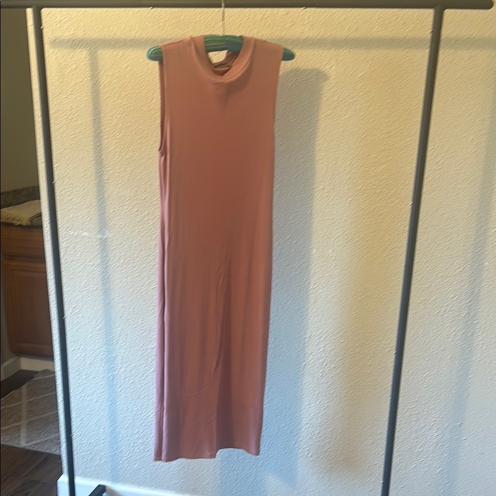 Form Fitting Mauve Pink Sleeveless Dress